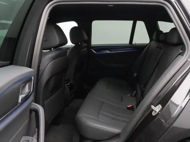 BMW 5 Series view 26
