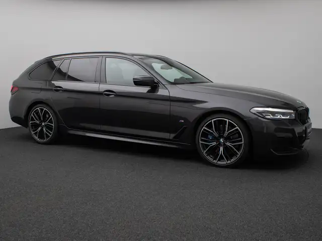 BMW 5 Series view 4