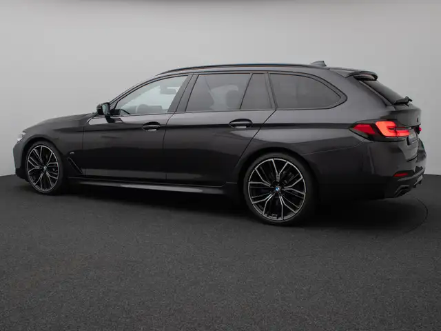 BMW 5 Series view 10
