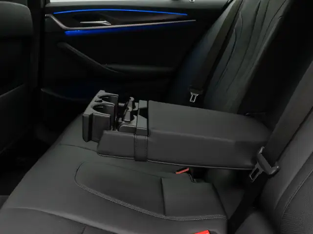 BMW 5 Series view 29