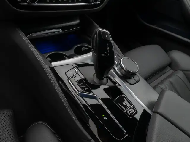 BMW 5 Series view 23