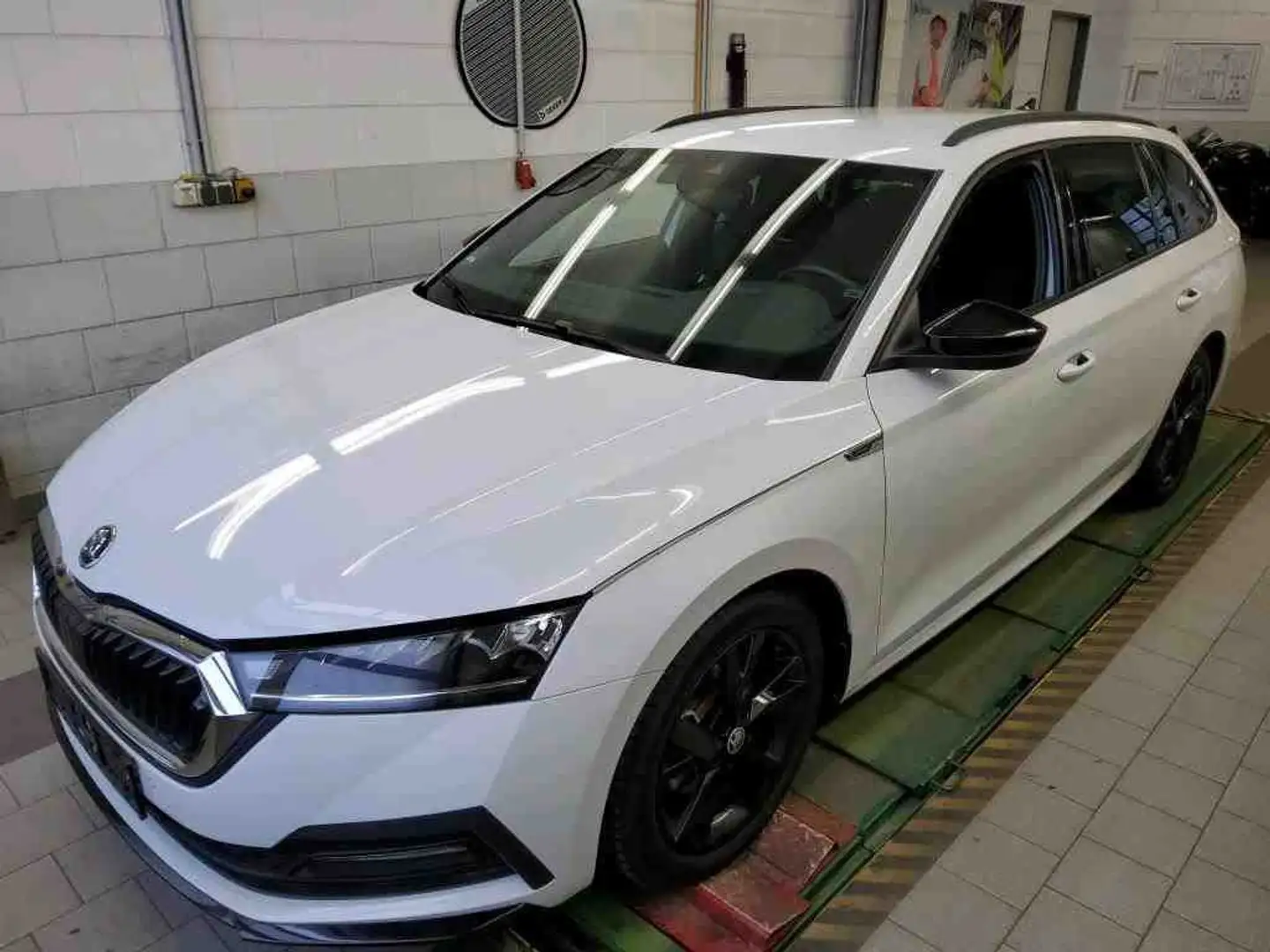 Skoda Octavia Combi 2.0 TDI DSG SPORTLINE +LED +RKAM +NAVI +APP Weiß - 2