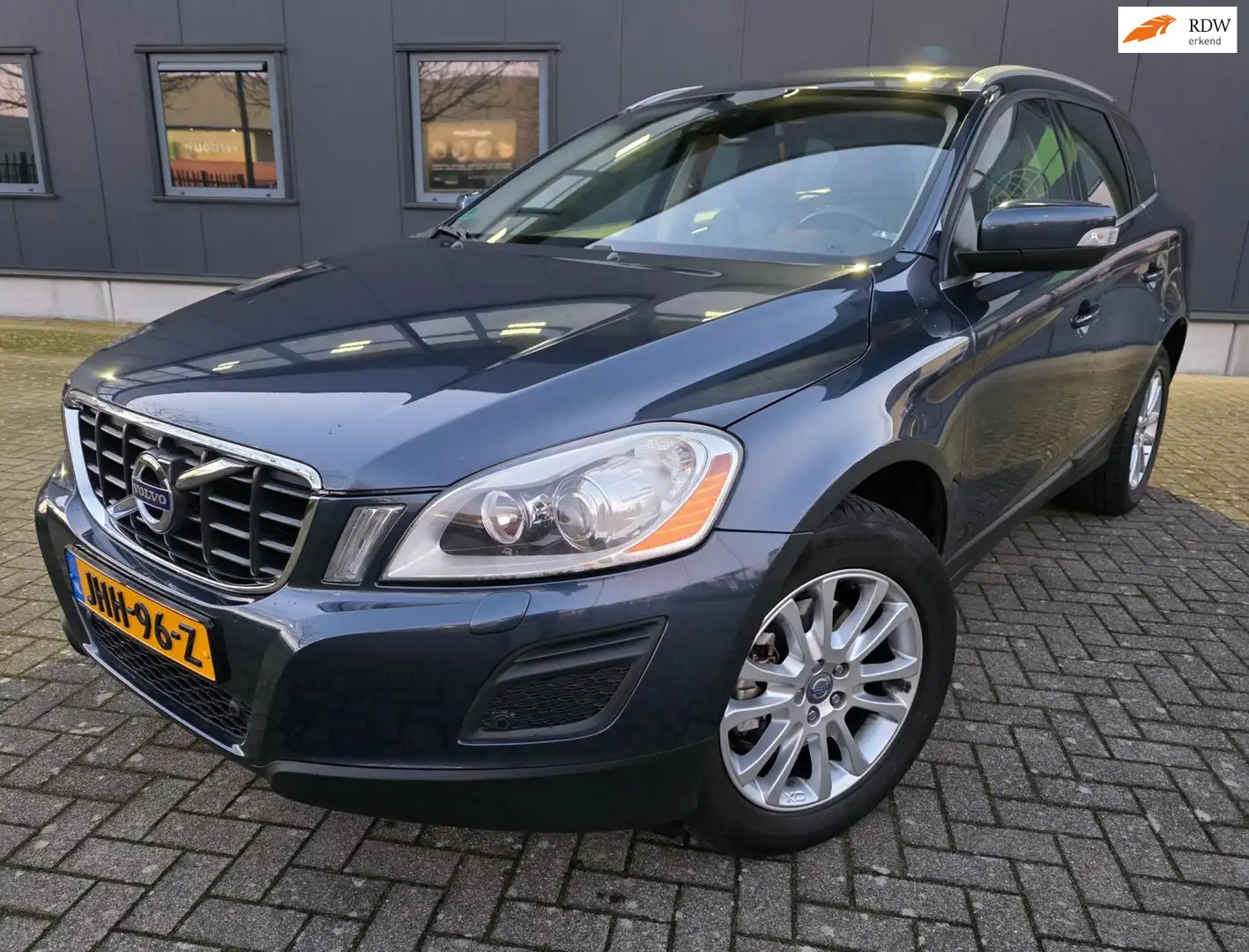 Volvo XC60 2.0T Summum, leder, PDC's, bijtelvriendelijk! Blauw - 1