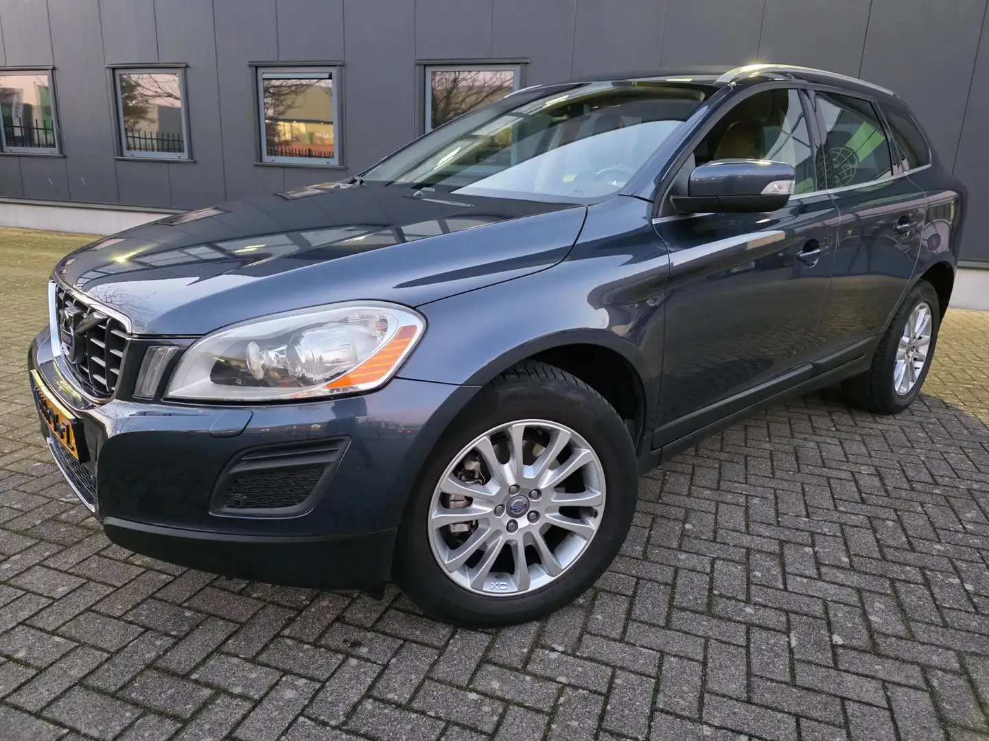 Volvo XC60 2.0T Summum, leder, PDC's, bijtelvriendelijk! Blauw - 2