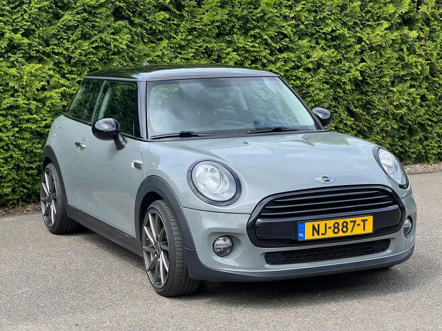 MINI Cooper Cooper 1.5 136PK NL auto Grijs - 1