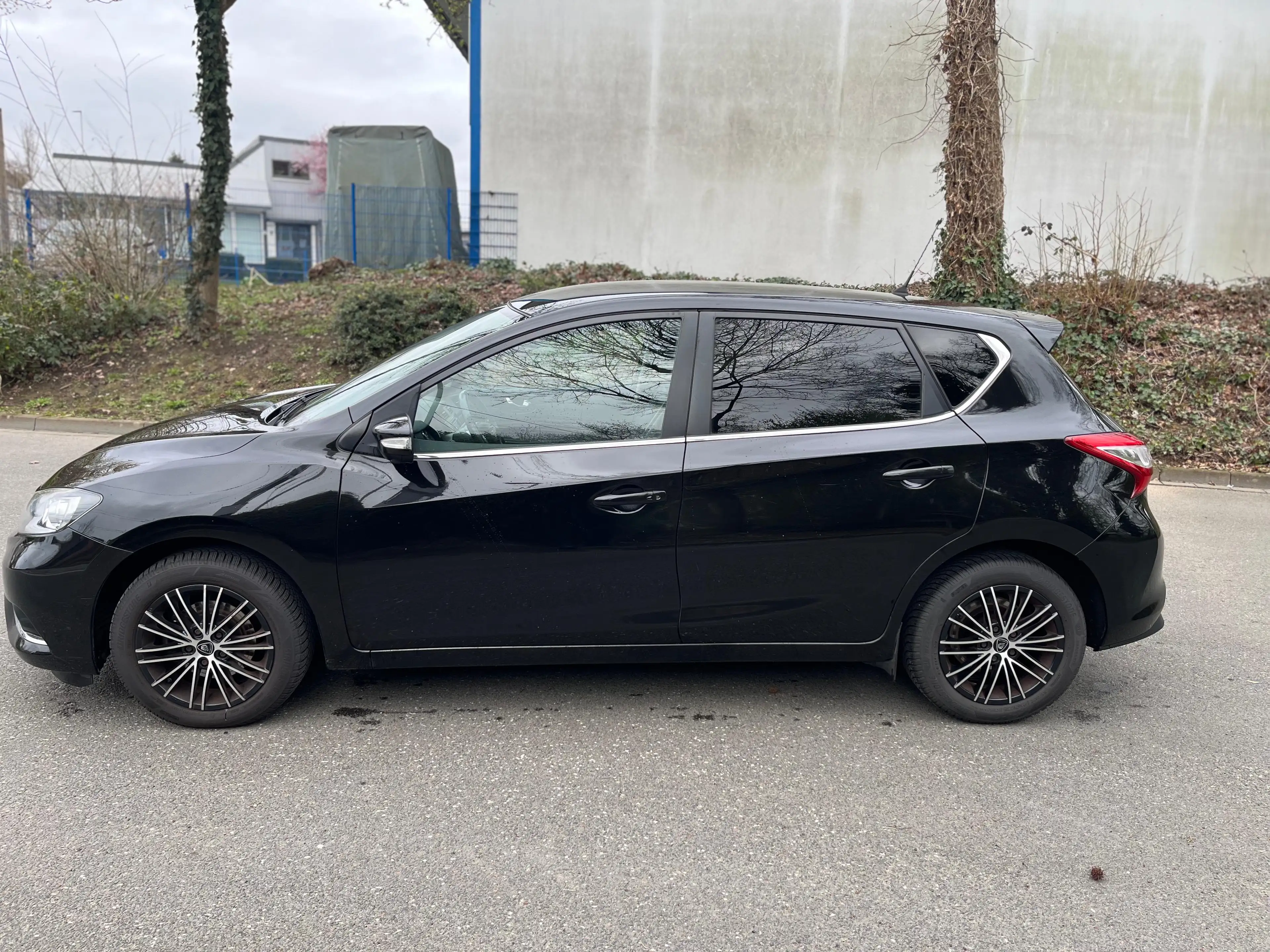 Nissan Pulsar 1.2 DIG-T Automatik / 1. Hand / Leder / Kamera — photo 2