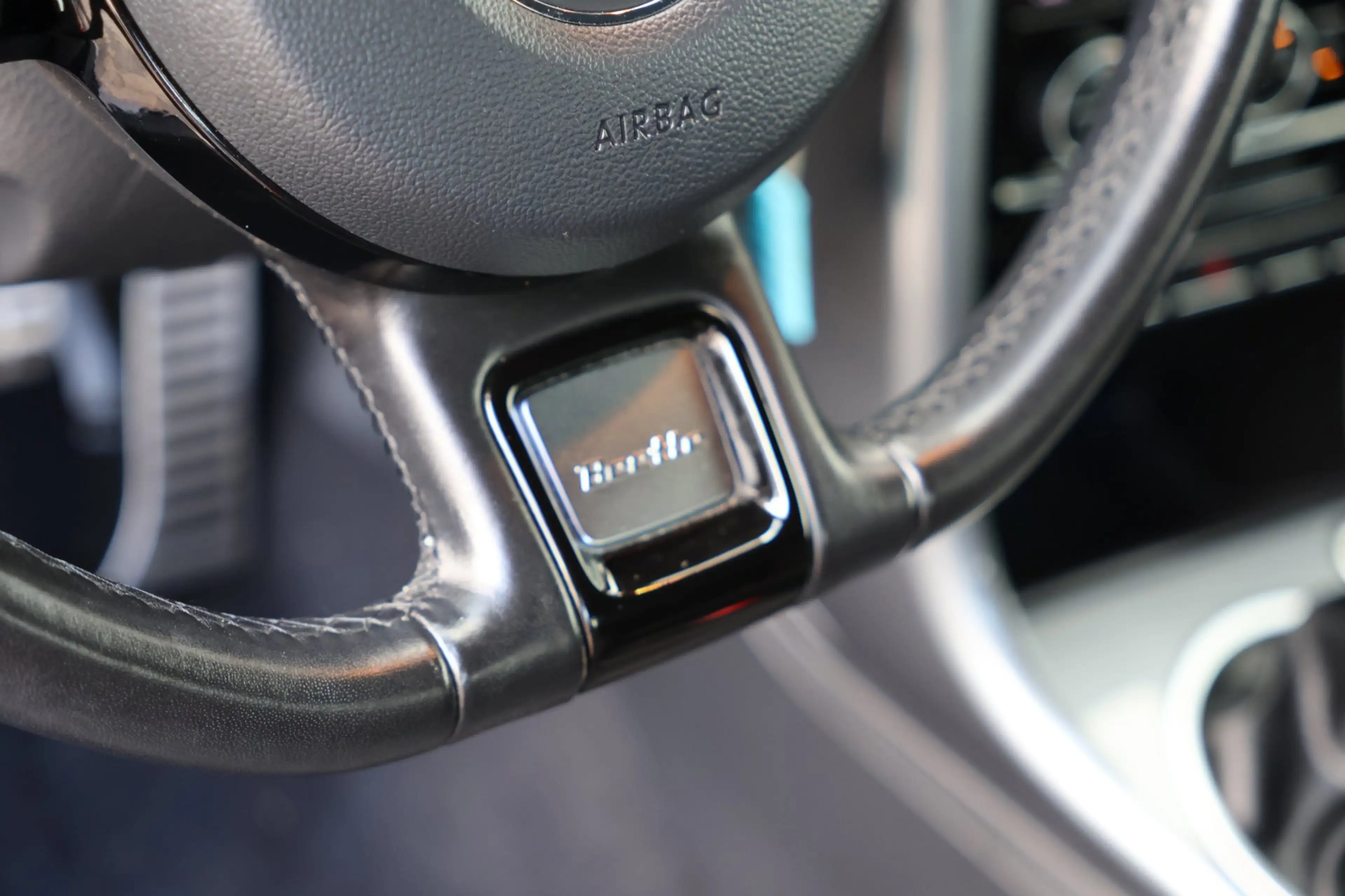 Volkswagen Beetle Cabriolet 1.2 TSI Sound Carplay Cruise !! — photo 18