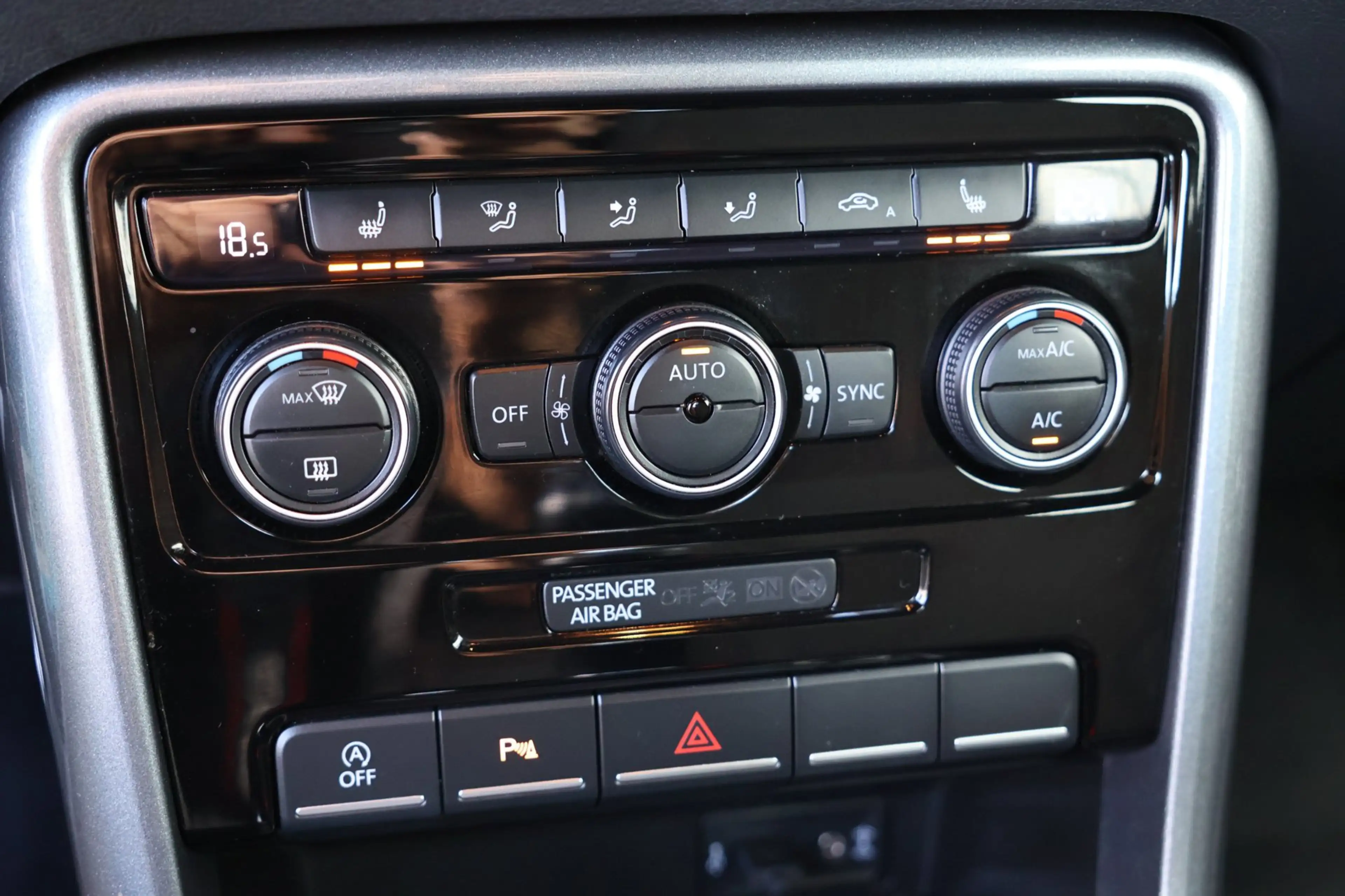 Volkswagen Beetle Cabriolet 1.2 TSI Sound Carplay Cruise !! — photo 33