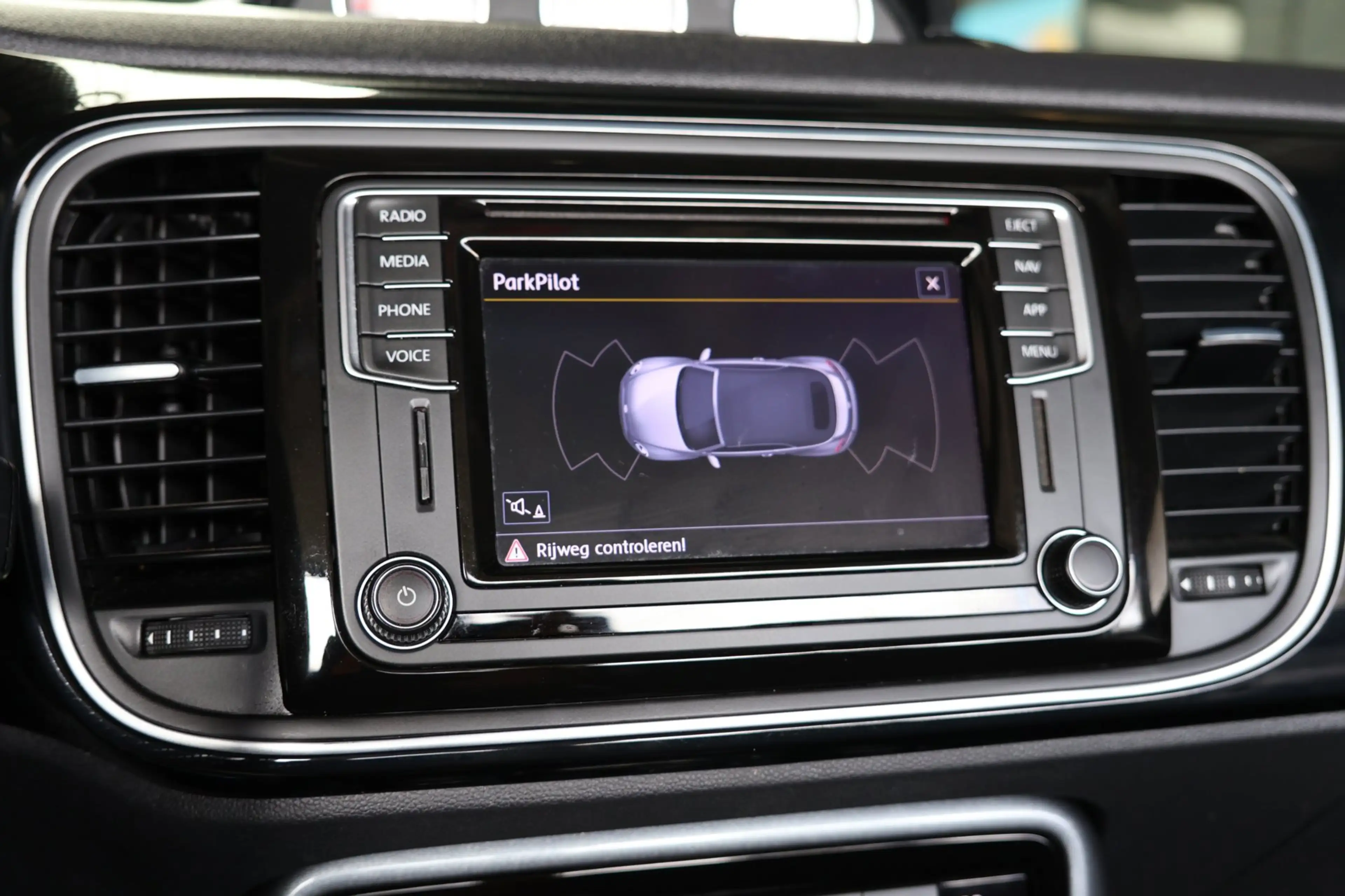 Volkswagen Beetle Cabriolet 1.2 TSI Sound Carplay Cruise !! — photo 29