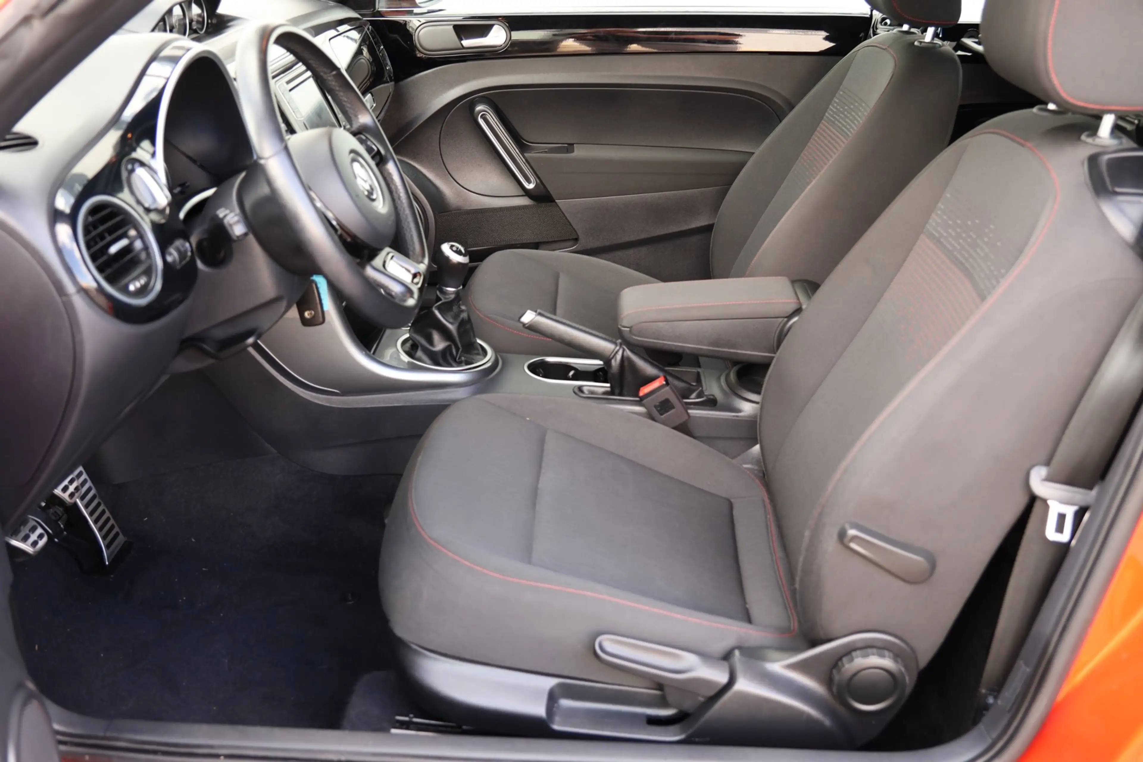 Volkswagen Beetle Cabriolet 1.2 TSI Sound Carplay Cruise !! — photo 13