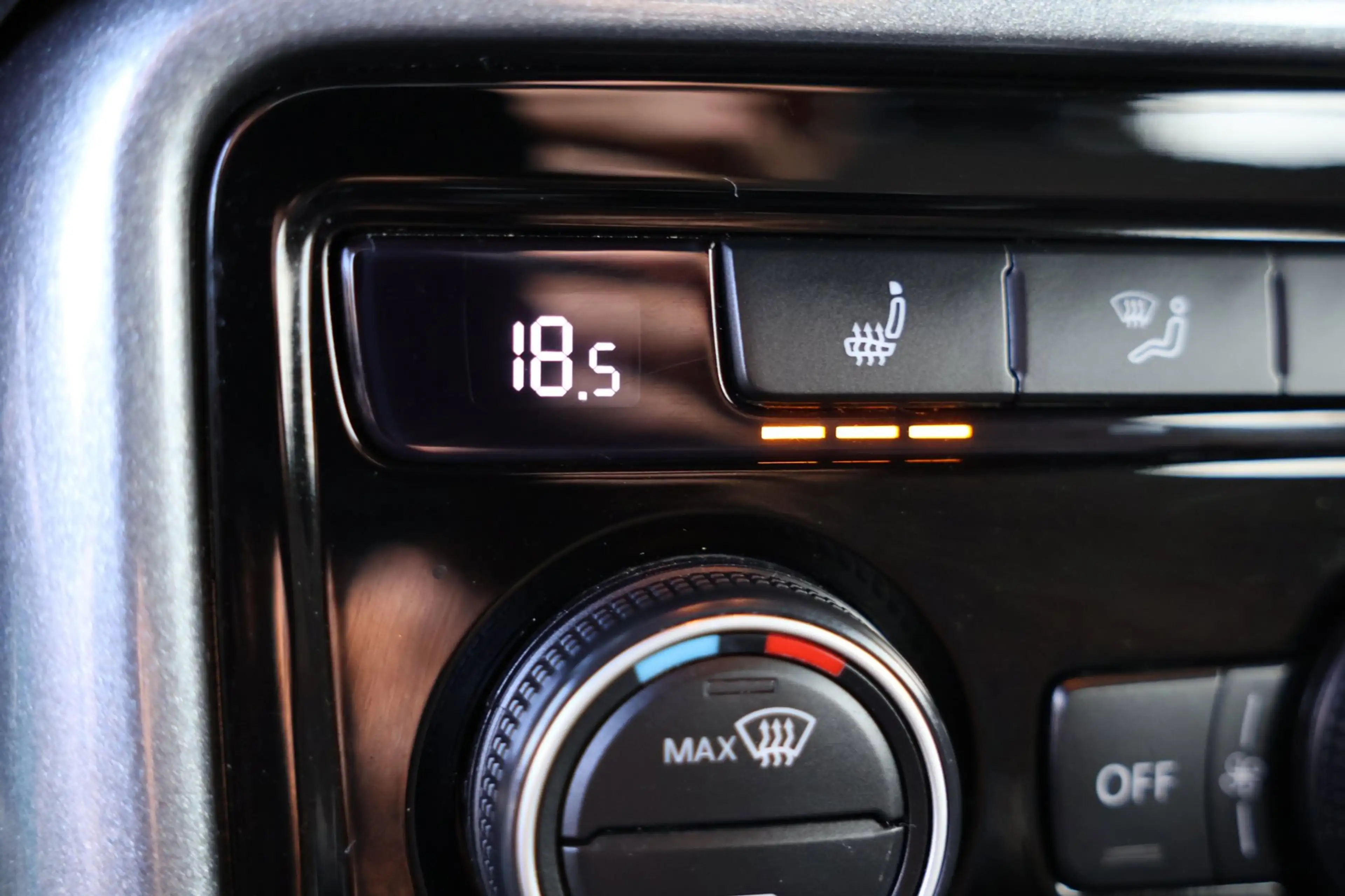 Volkswagen Beetle Cabriolet 1.2 TSI Sound Carplay Cruise !! — photo 34