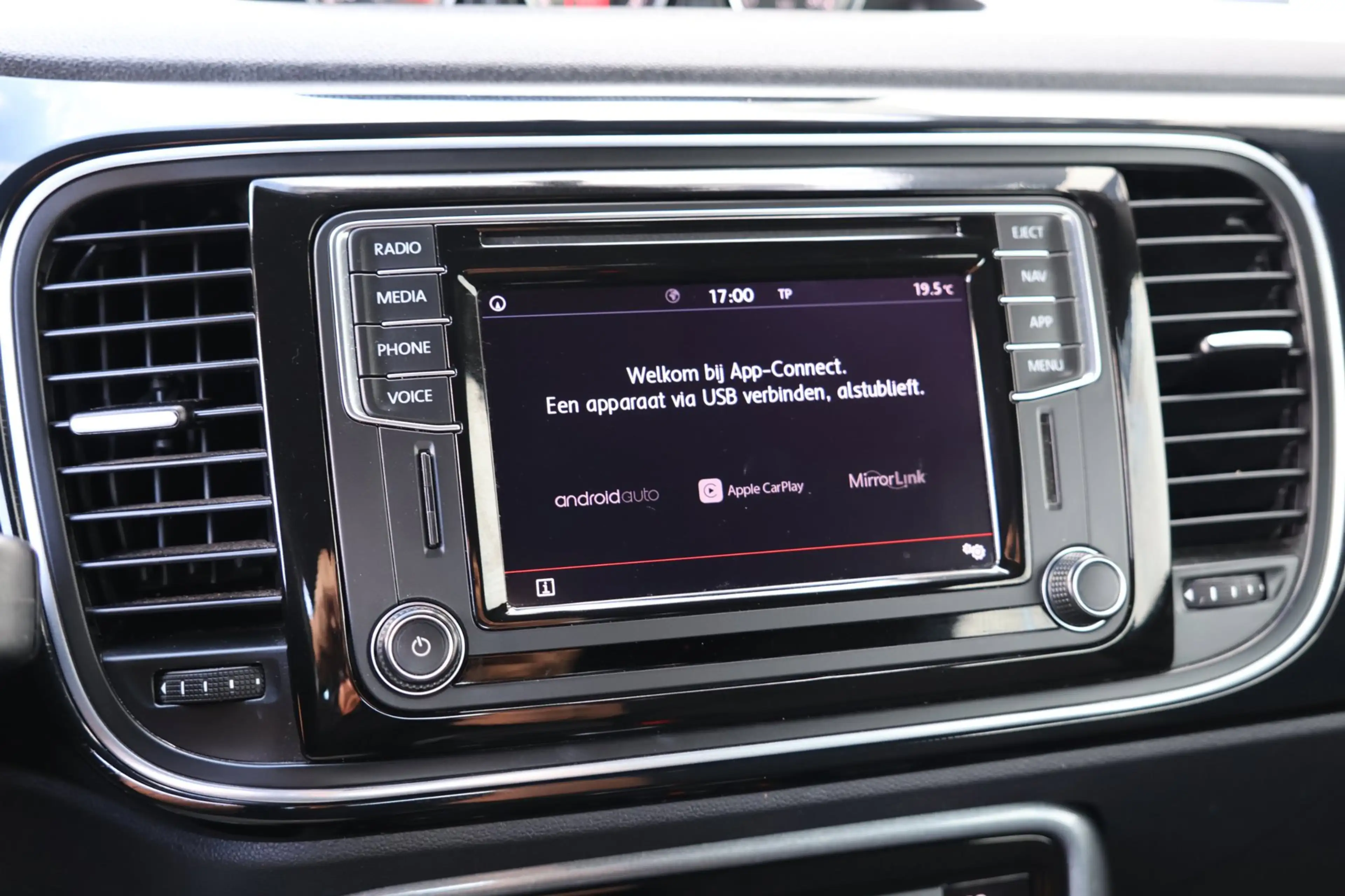 Volkswagen Beetle Cabriolet 1.2 TSI Sound Carplay Cruise !! — photo 32