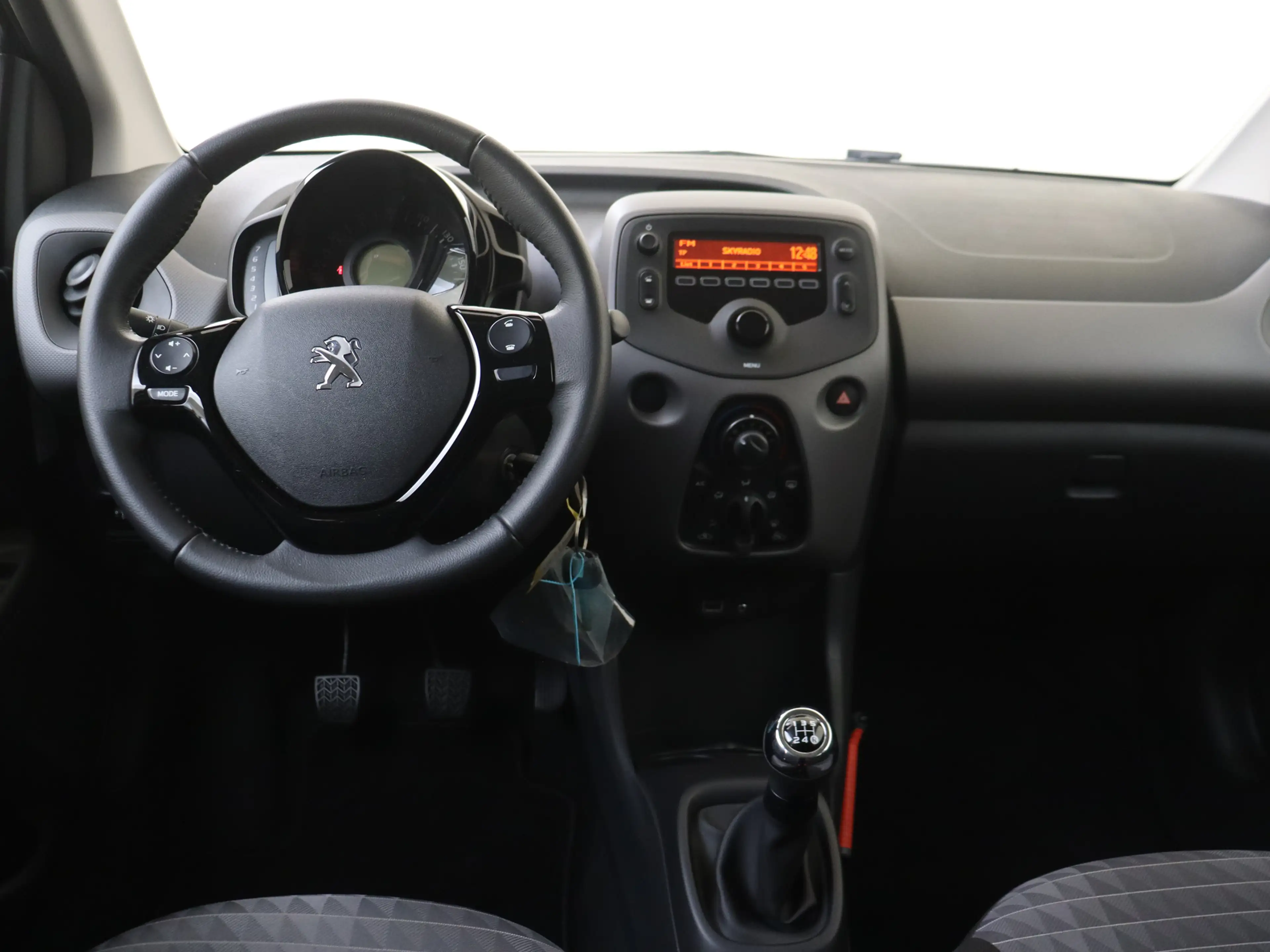 Peugeot 108 1.0 e-VTi Active — photo 5