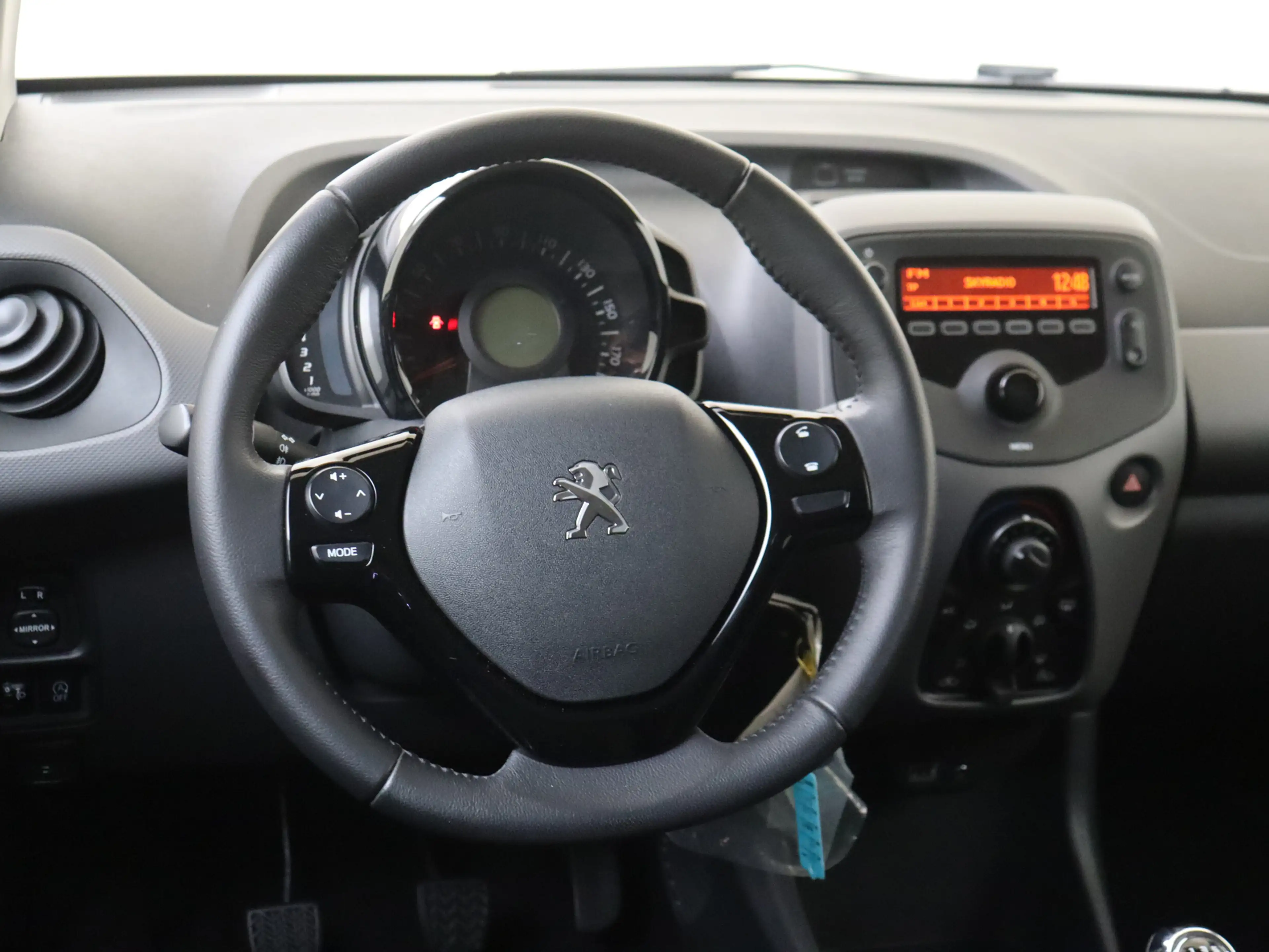 Peugeot 108 1.0 e-VTi Active — photo 6