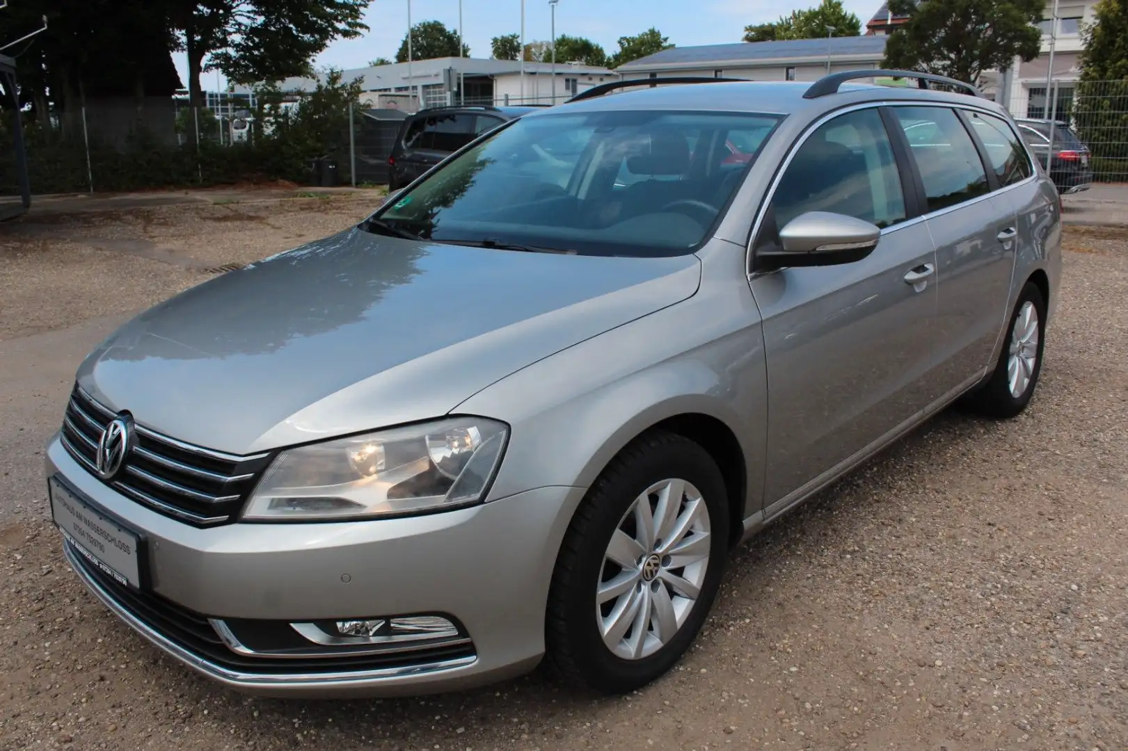 Volkswagen Passat Variant Comfortline BlueMotion*DSG*LED Silber - 1