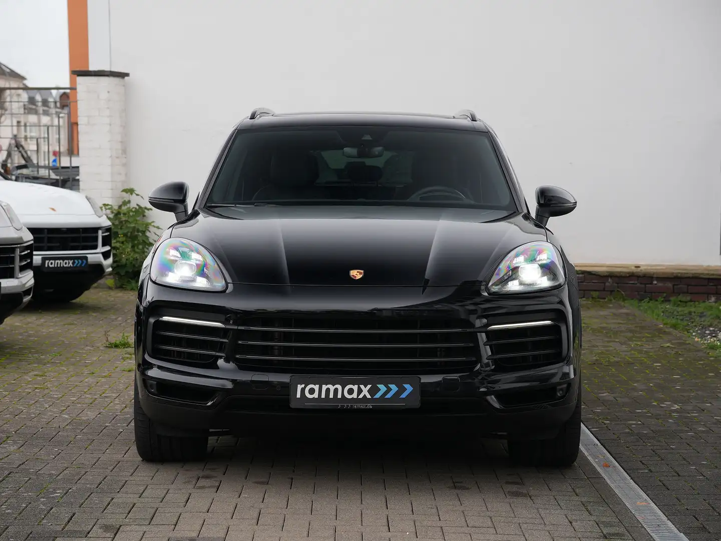 Porsche Cayenne CAYENNE PLATINUM-LUFTF.-PANO-HEAD UP-BOSE-21"RS Noir - 2