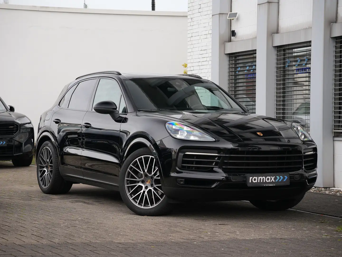 Porsche Cayenne CAYENNE PLATINUM-LUFTF.-PANO-HEAD UP-BOSE-21"RS Noir - 1