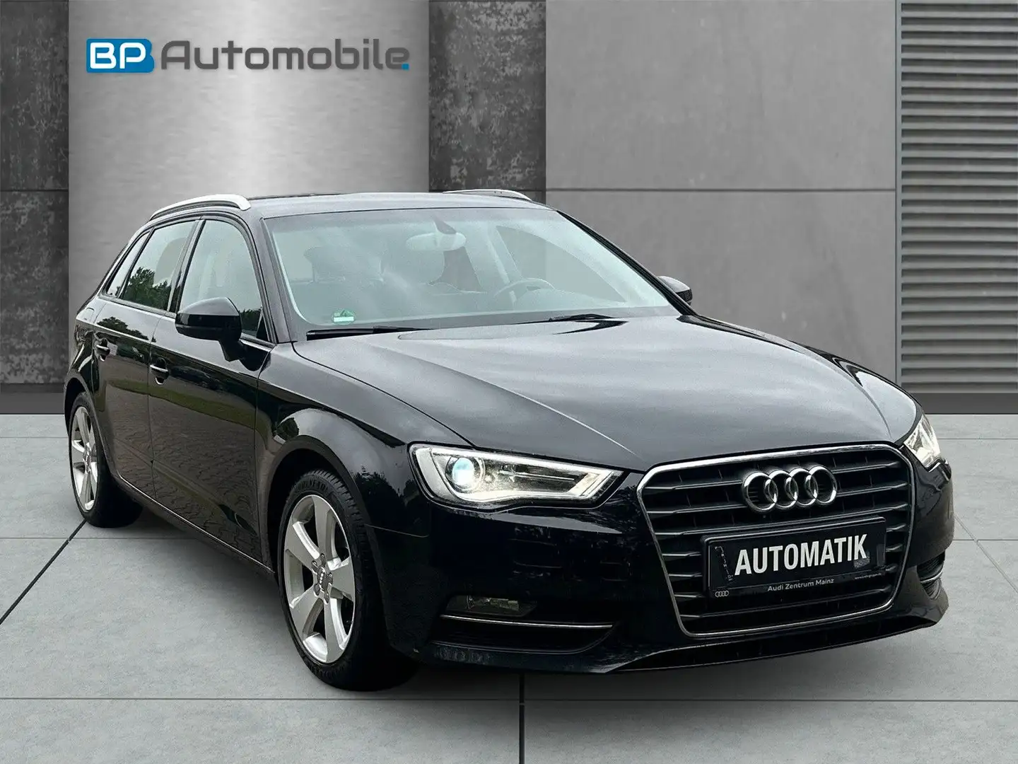 Audi A3 Sportback 2.0 TDI AUTOMATIK NAVI BI-XENON Schwarz - 1