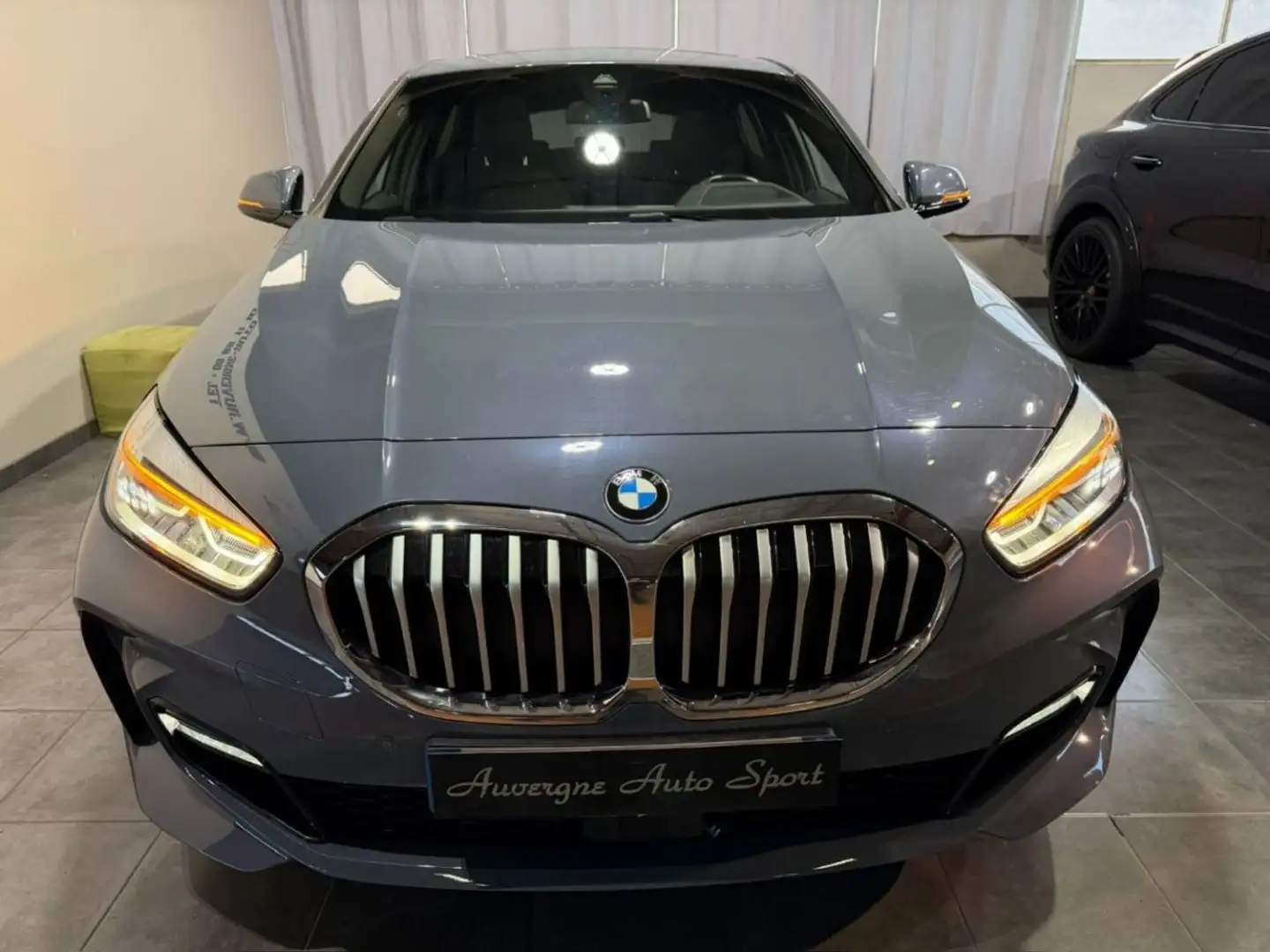 BMW 118 SERIE F40 118d 150 ch BVA8 M Sport Gris - 2