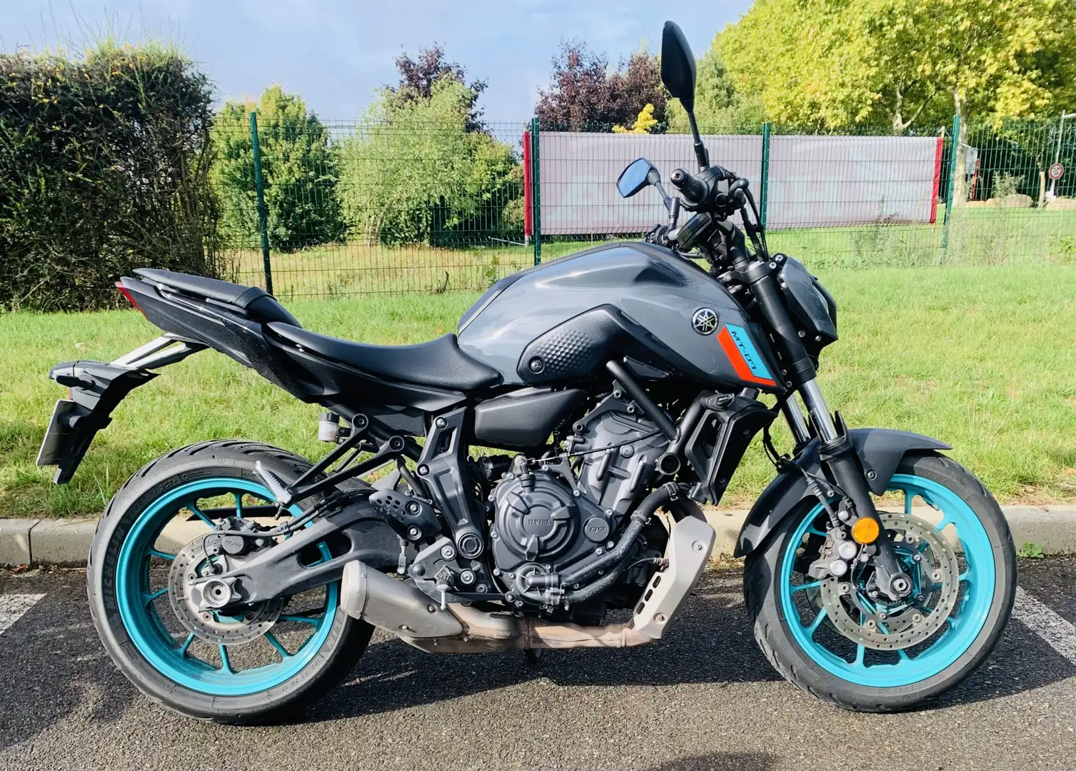 Yamaha MT-07 Gris - 1