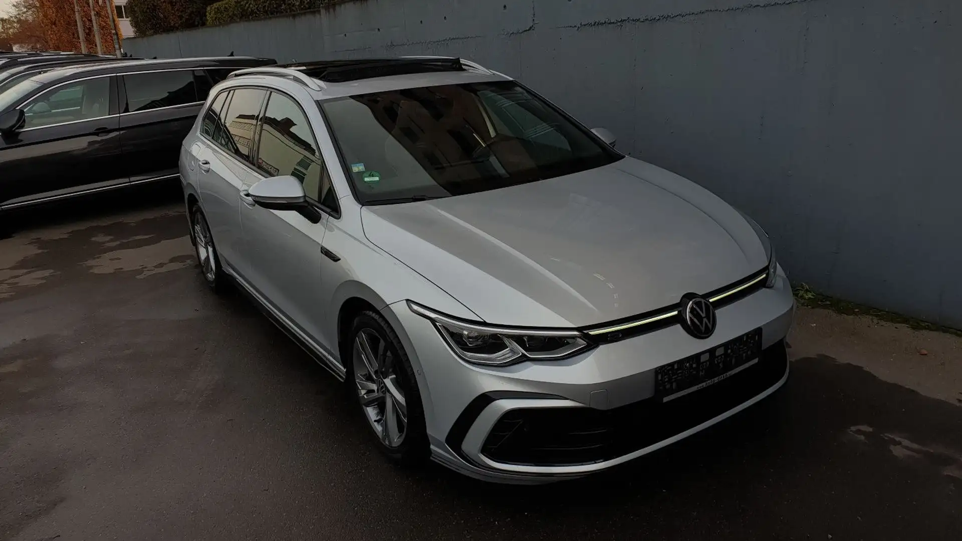 Volkswagen Golf 8 2.0 TDI DSG 3 x R-Line Pano/Matrix/K-less Silber - 2