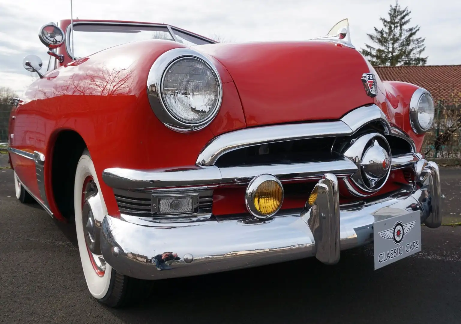 Ford CUSTOM DELUXE CONVERTIBLE V8 - Flathead 3,9L Rot - 1