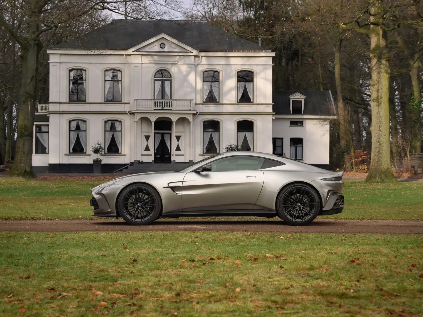 Aston Martin Vantage 4.0 V8 | Full carbon! | Aluminite Silver | Stoelve Gris - 1