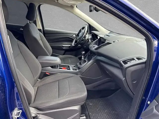 Ford Kuga view 3