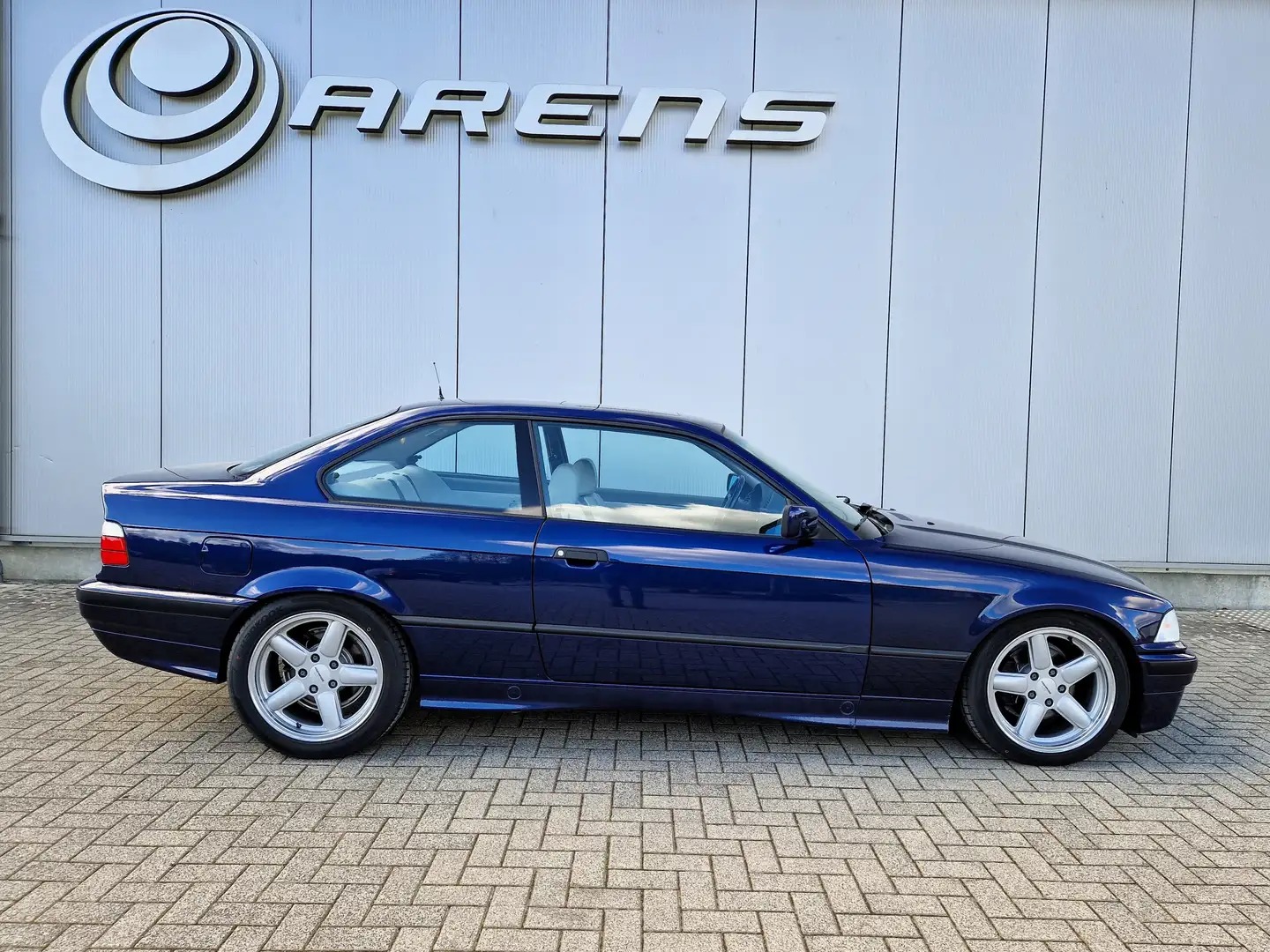 BMW 325 325i Blauw - 2