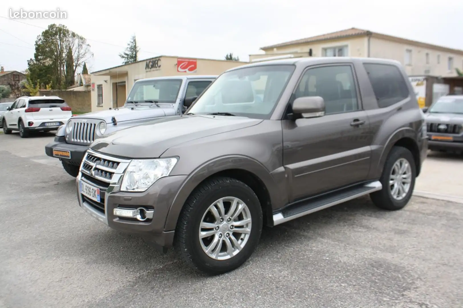 Mitsubishi Pajero - 1