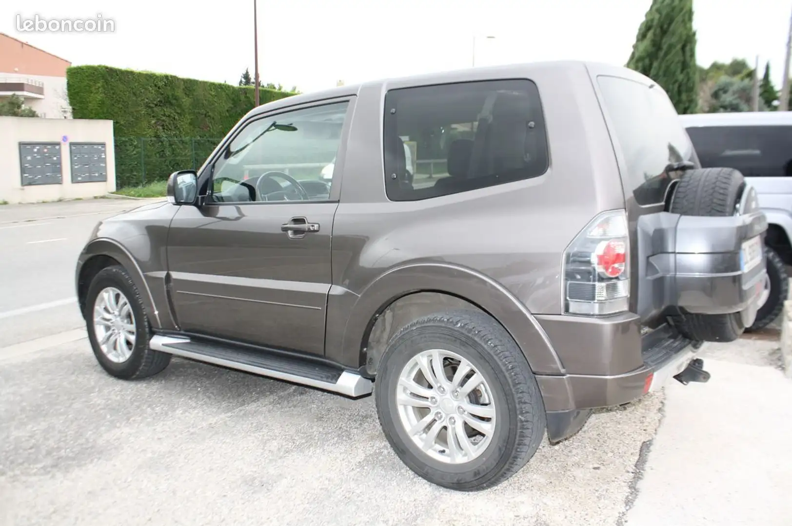 Mitsubishi Pajero - 2