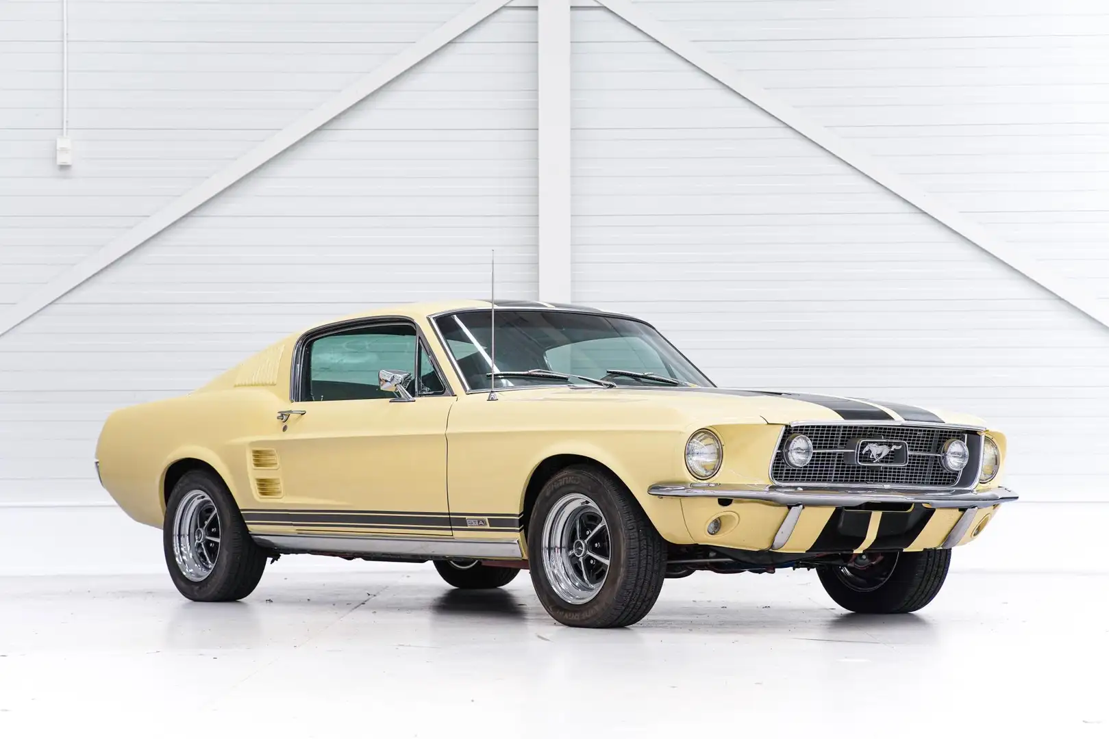 Ford Mustang USA Fastback | GT | C code | Geel - 1