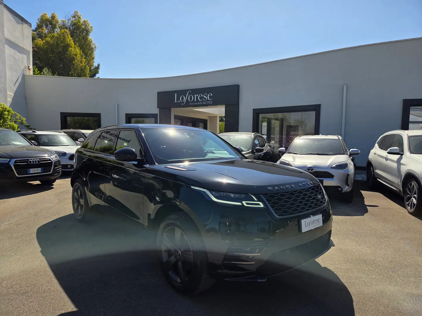 Land Rover Range Rover Velar 2.0d i4 R-Dynamic 240cv auto my20 Nero - 2