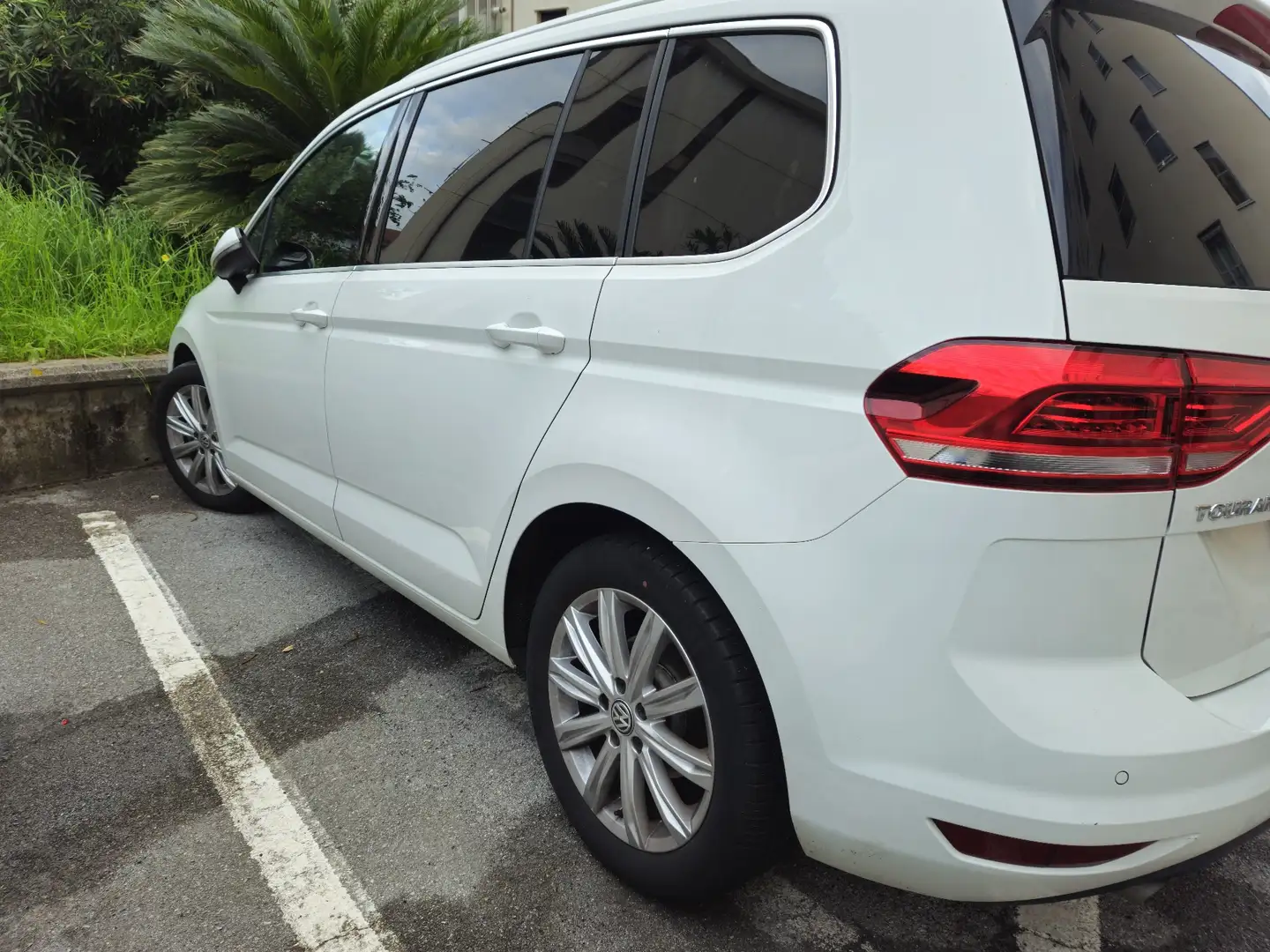 Volkswagen Touran 2.0 tdi Highline - 2