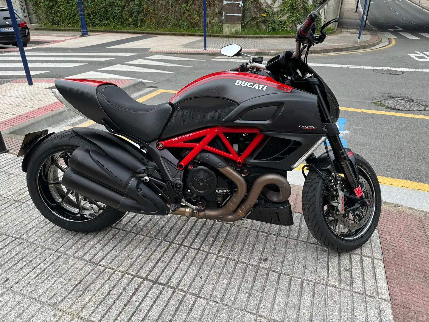 Ducati Diavel Carbon Red Czerwony - 1