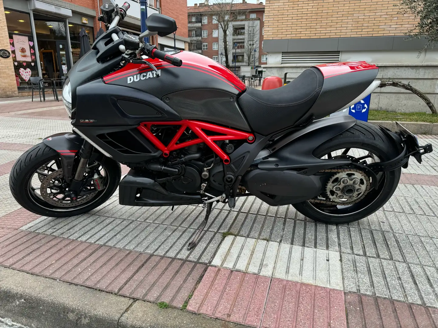 Ducati Diavel Carbon Red Červená - 2