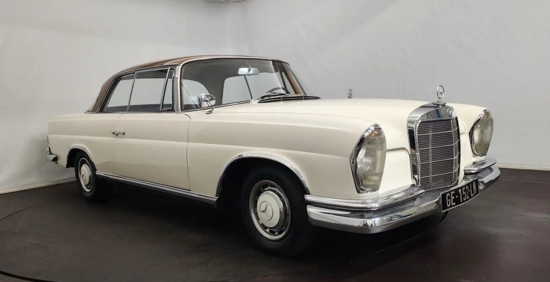 Mercedes-Benz 220 SE coupé Alb - 1
