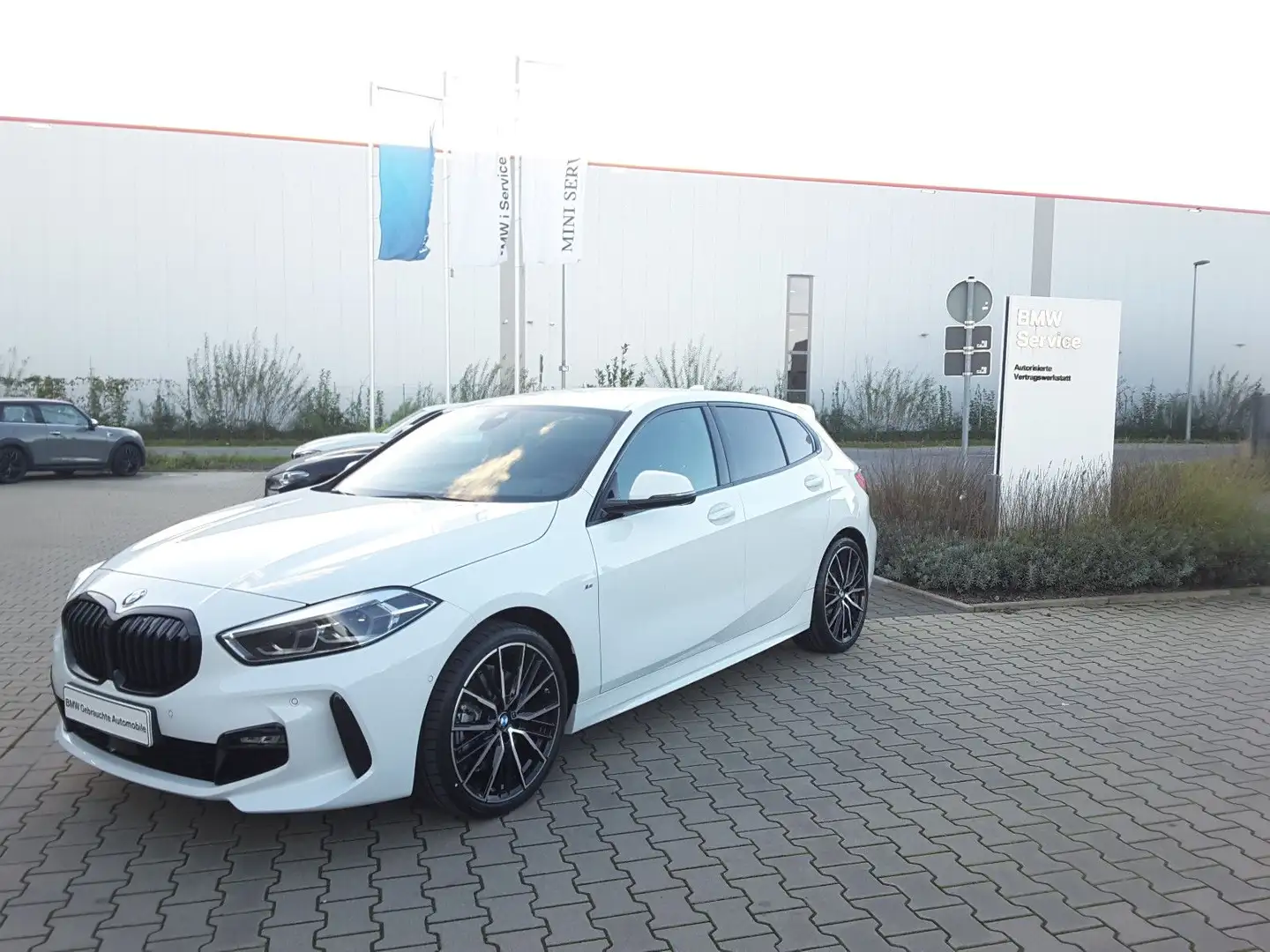BMW 120 i,Autom,M Sport,DAB,Alu 19",Klima,LED, PDC,NL Biały - 1