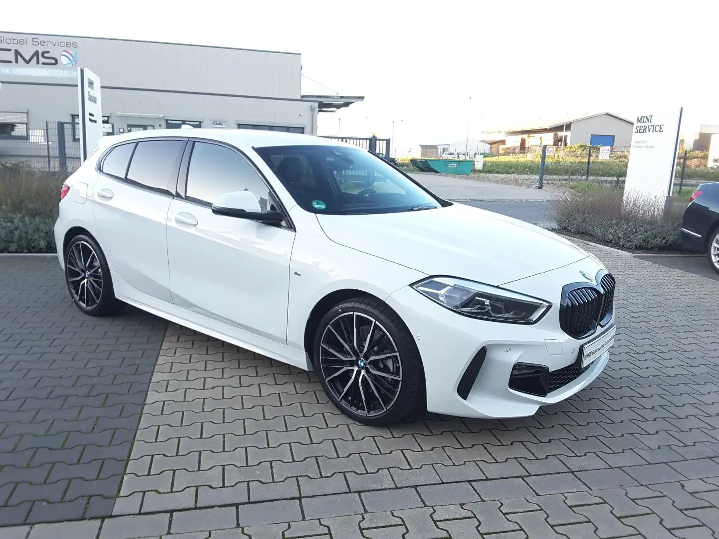 BMW 120 i,Autom,M Sport,DAB,Alu 19",Klima,LED, PDC,NL Weiß - 2