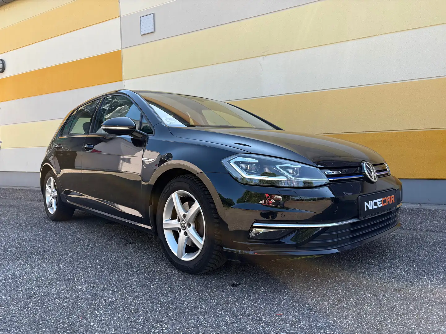 Volkswagen Golf Highline BlueMotion DSG 1.5 ACT NAVI.STANDHEIZUNG. Negro - 2