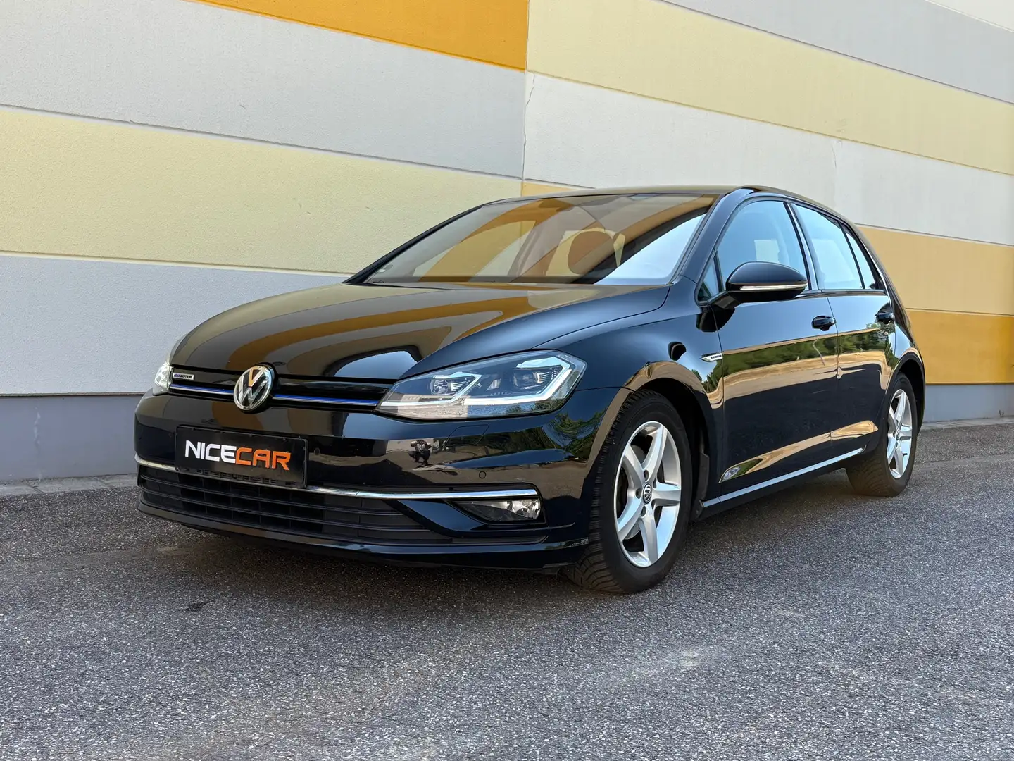 Volkswagen Golf Highline BlueMotion DSG 1.5 ACT NAVI.STANDHEIZUNG. Negro - 1
