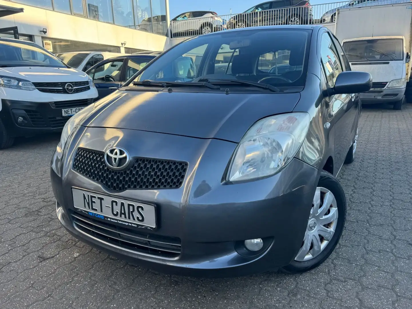 Toyota Yaris 1,3-l-VVT-i Team Klima*NAVi*PDC* - 1