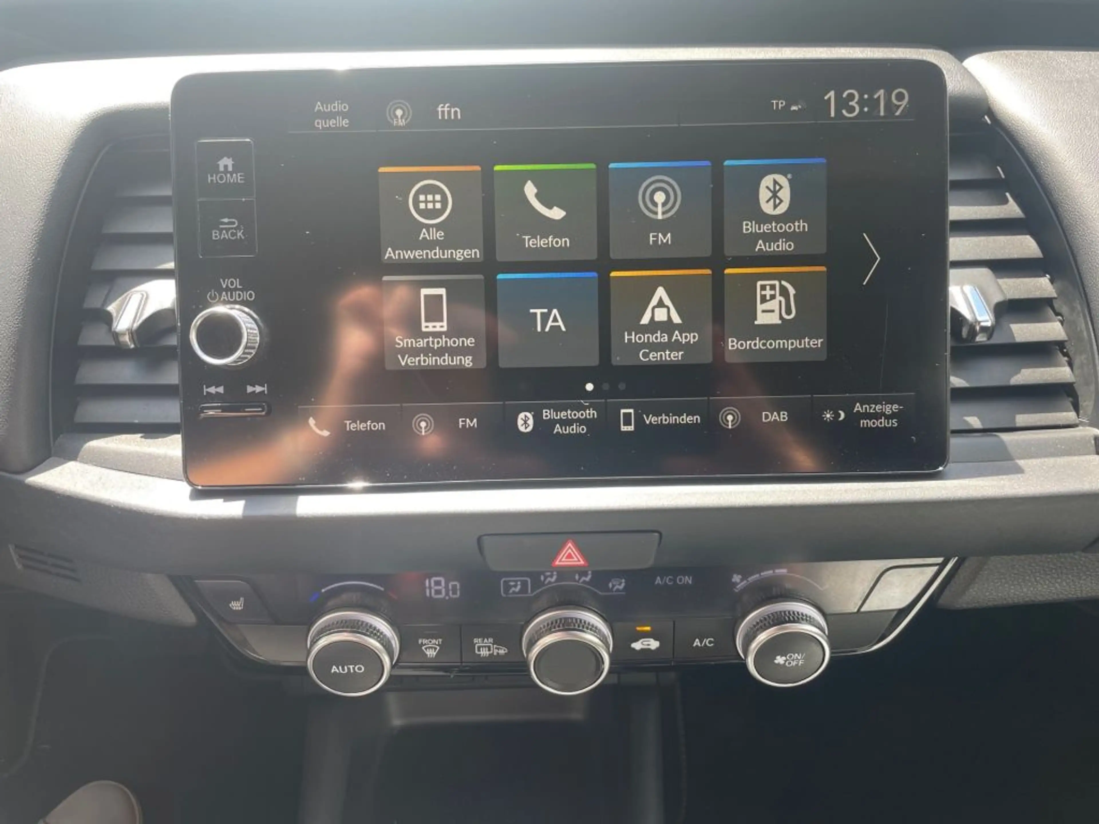 Honda Jazz 1.5 i-MMD Hybrid e-CVT Elegance — photo 12