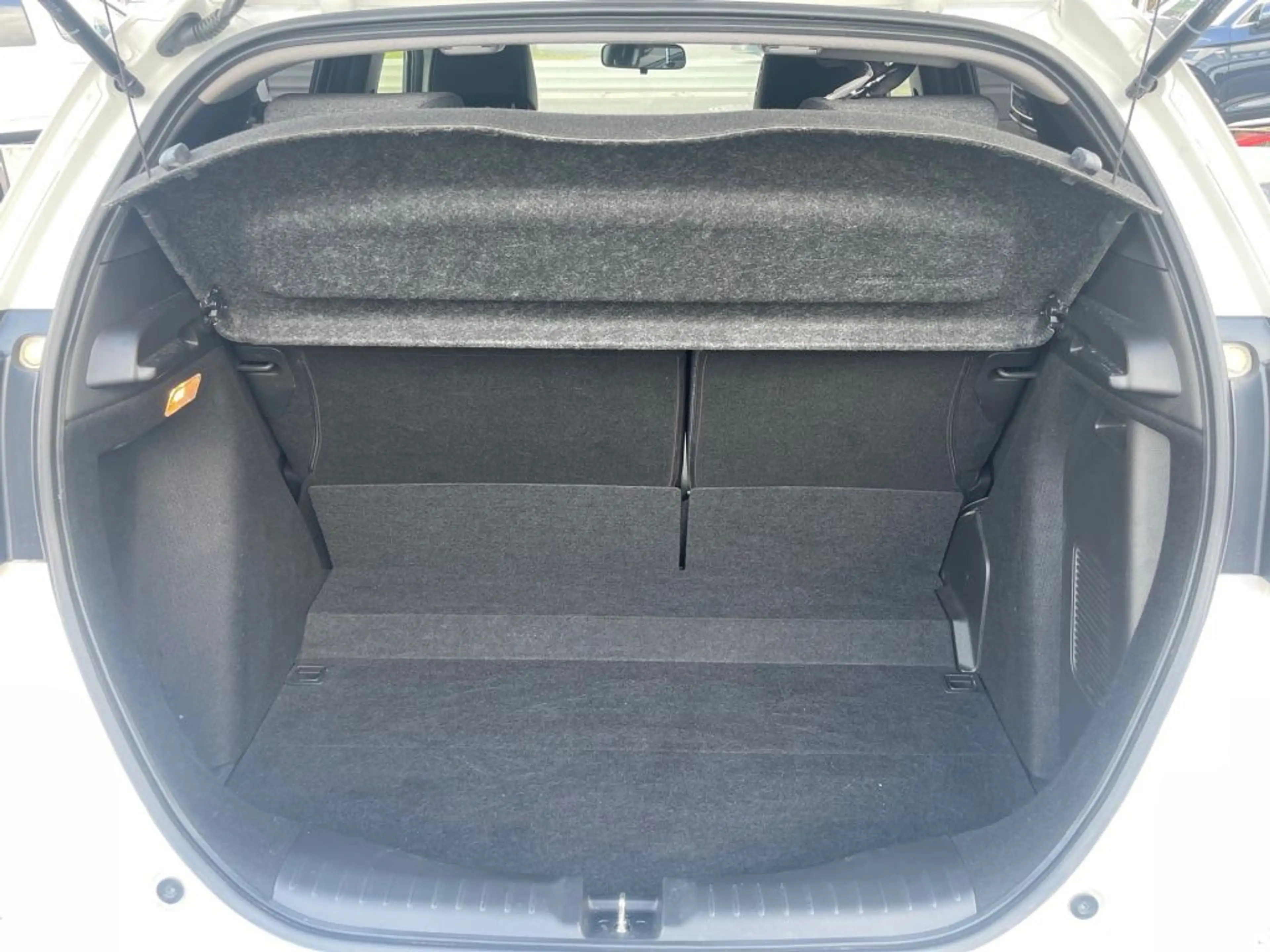 Honda Jazz 1.5 i-MMD Hybrid e-CVT Elegance — photo 14