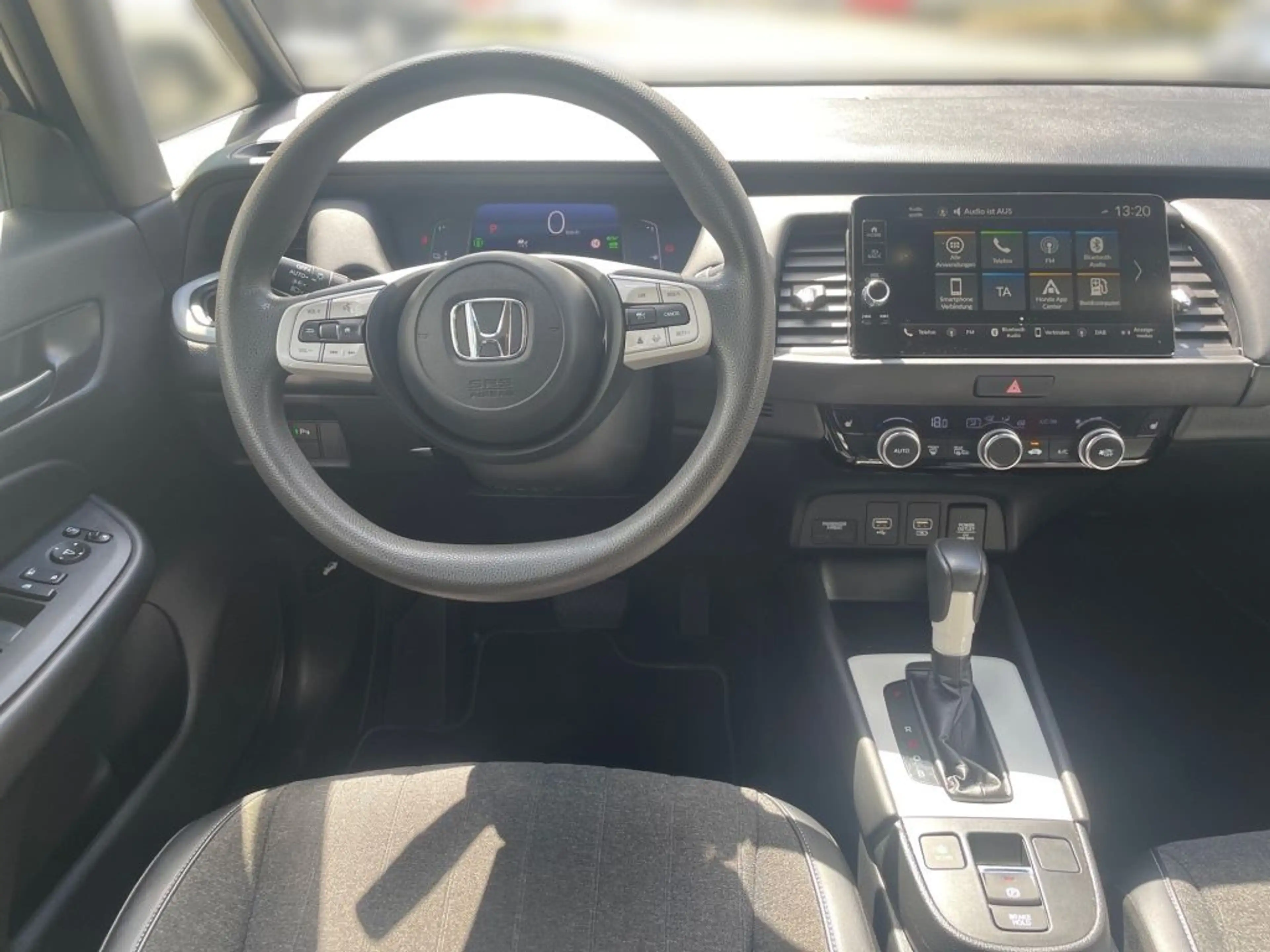 Honda Jazz 1.5 i-MMD Hybrid e-CVT Elegance — photo 11