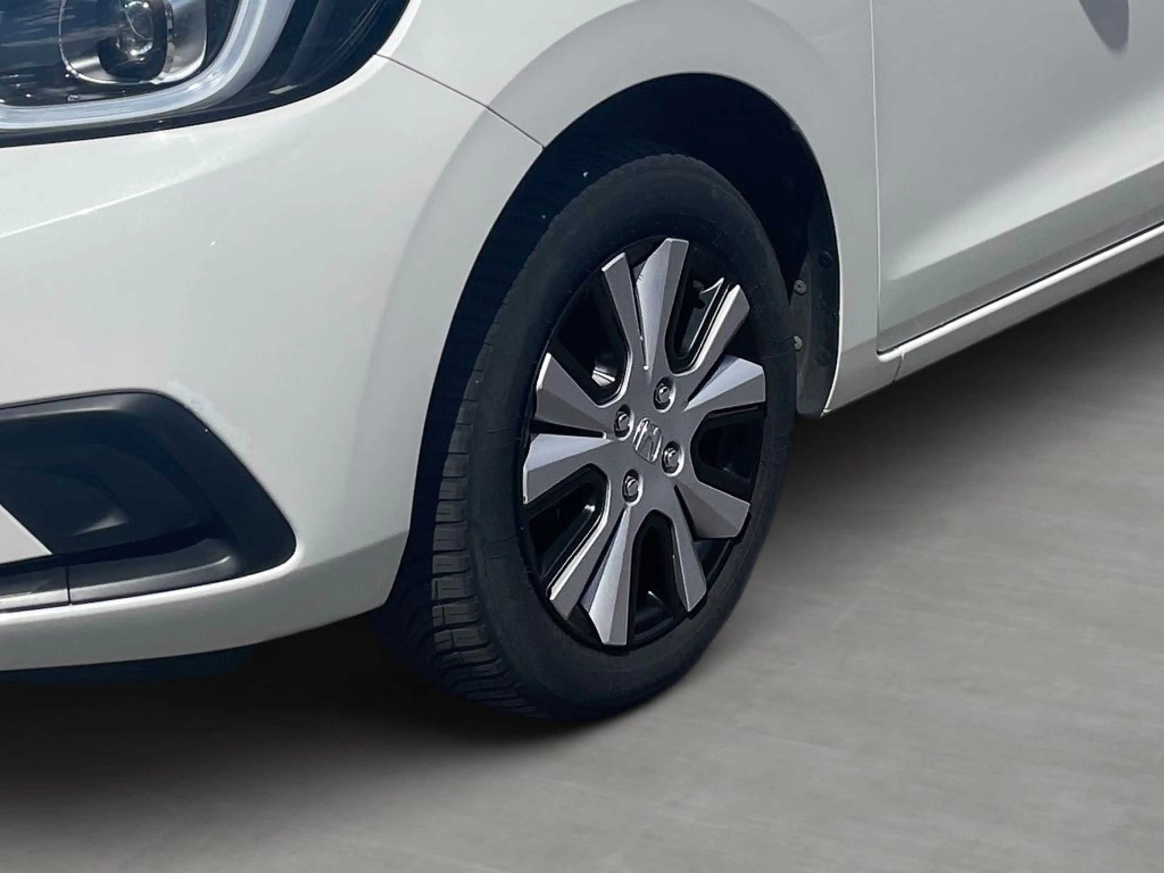 Honda Jazz 1.5 i-MMD Hybrid e-CVT Elegance — photo 6