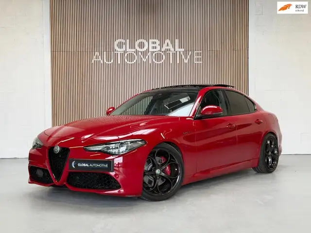 Alfa Romeo Giulia 2.0 T AWD Veloce - SCHUIFDAK - 19'' - LEER - SPORT