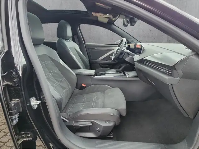 Opel Astra view 13