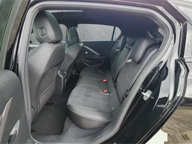 Opel Astra view 8