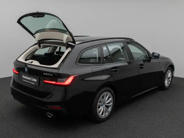 BMW 3 Series view 14